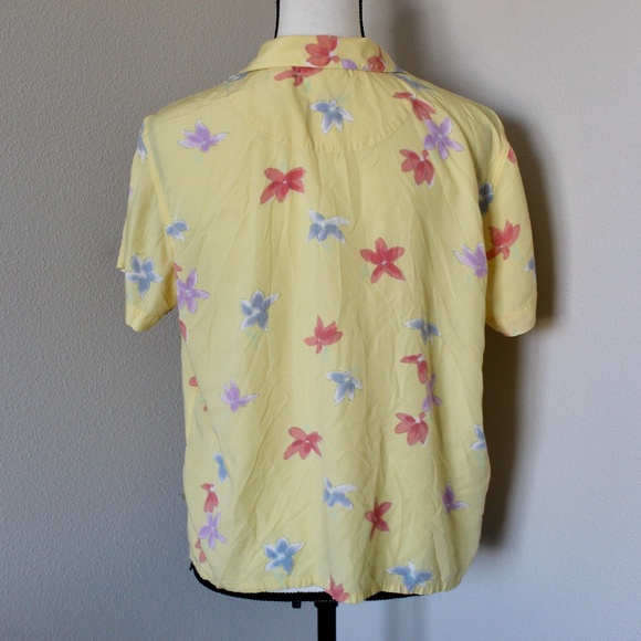 Butter Yellow Floral Short Sleeve Cropped Button Front Shirt - Picture 8 of 9